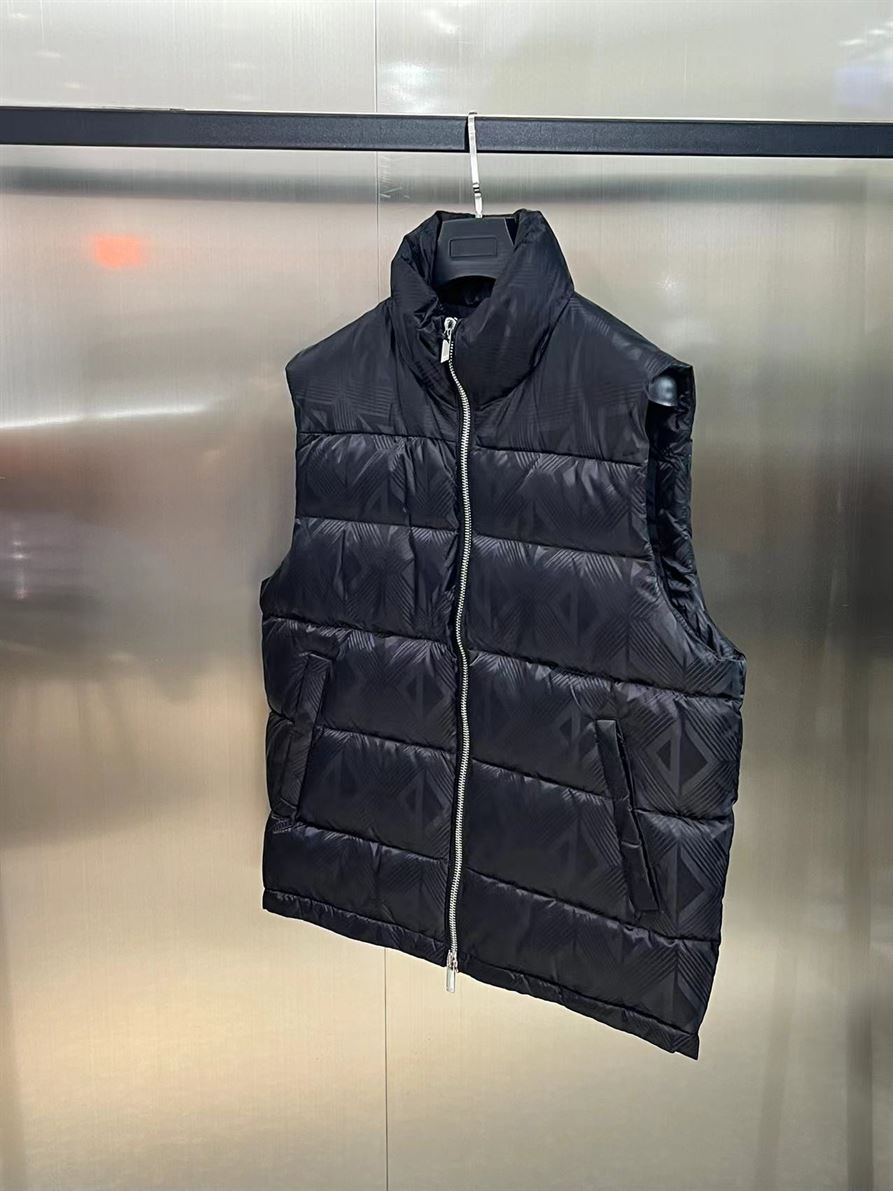 DIOR SLEEVELESS DOWN JACKET - DRC017