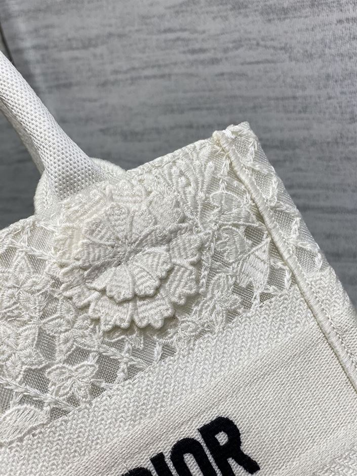 DIOR TOTE BOOK WHITE BAG
