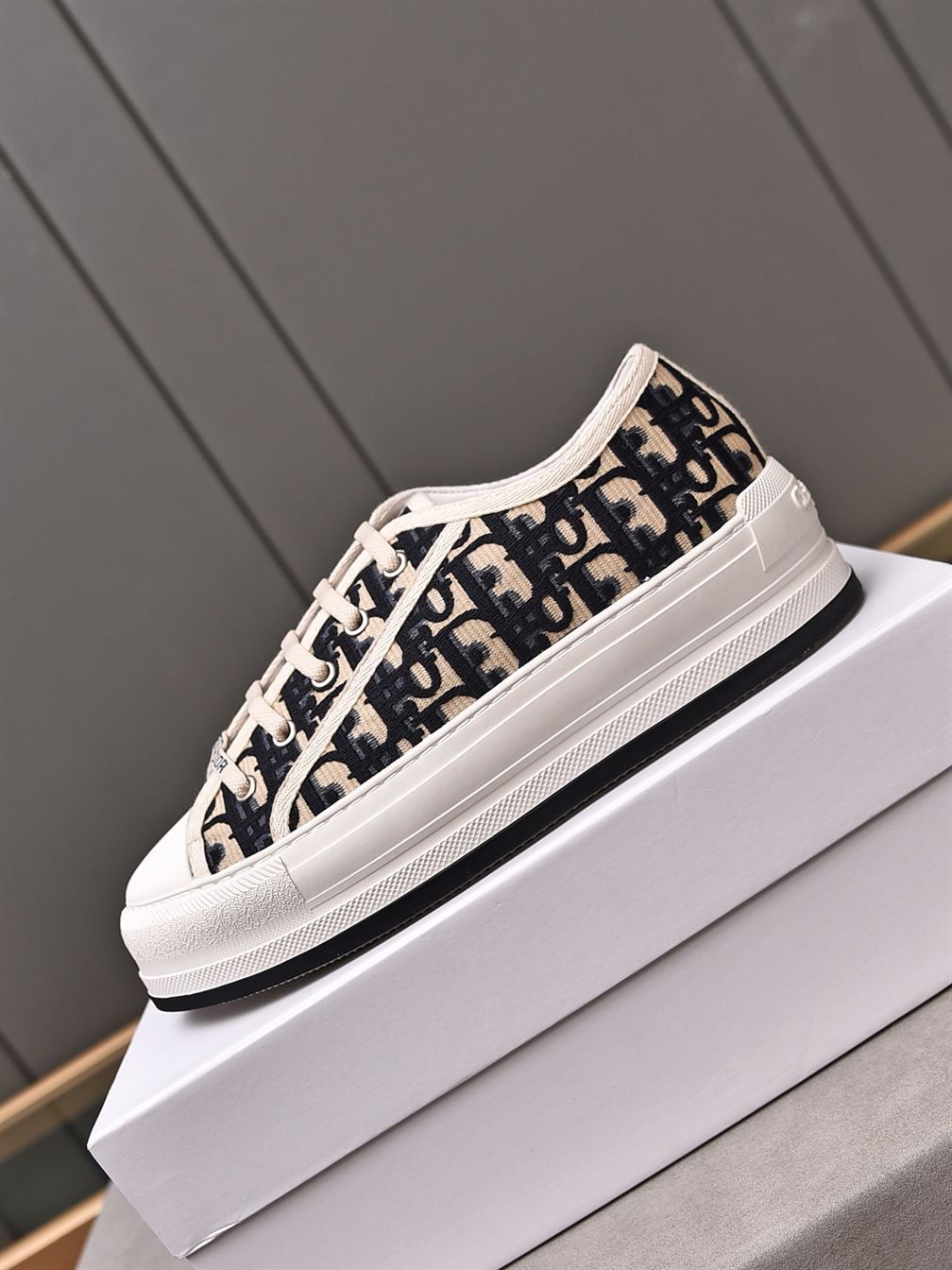 DIOR WALK’N’DIOR PLATFORM LOW-TOP SNEAKER - DO143