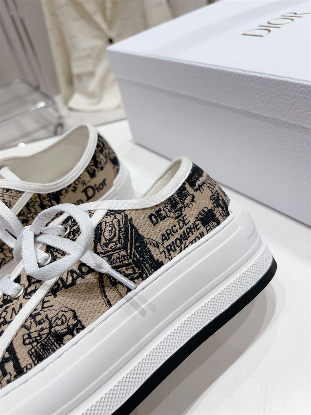 DIOR WALK'N'DIOR PLATFORM SNEAKER - DO111