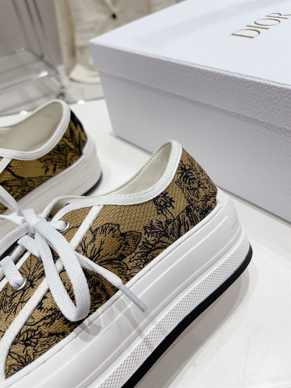 DIOR WALK'N'DIOR PLATFORM SNEAKER - DO114