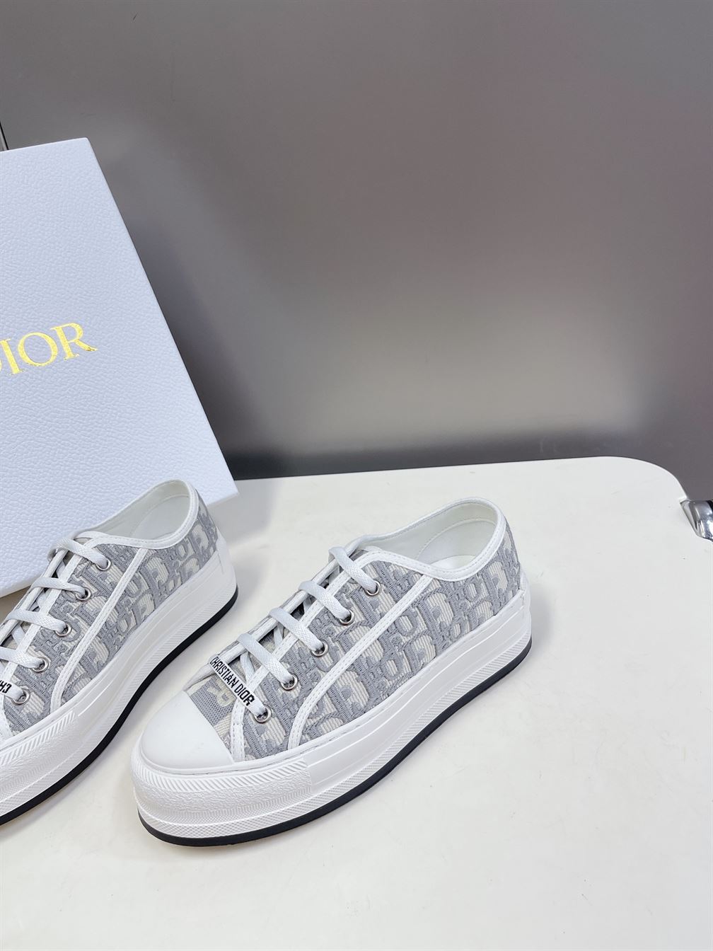 DIOR WALK'N'DIOR SNEAKER - DO124
