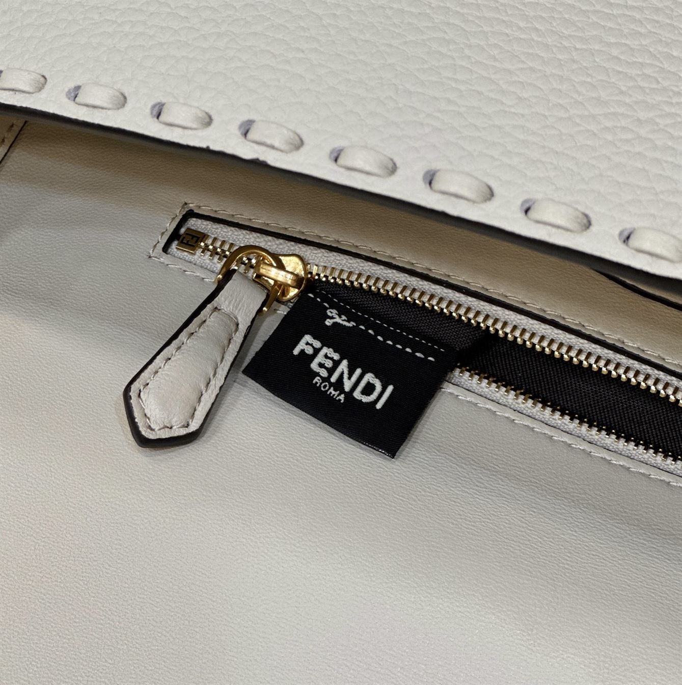 FENDI BAGUETTE CAMELLIA SELLERIA BAG