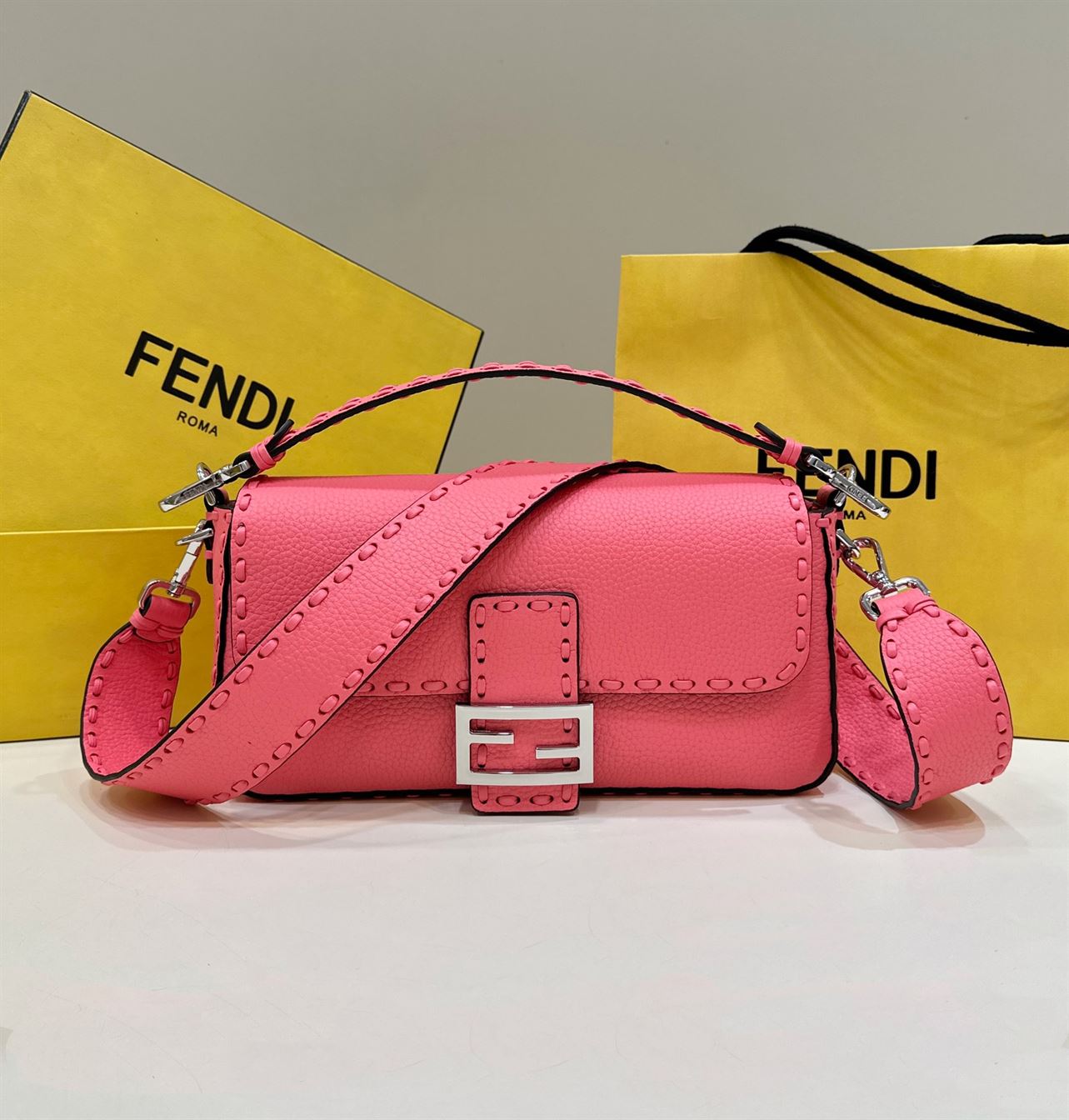 FENDI BAGUETTE PINK SELLERIA BAG