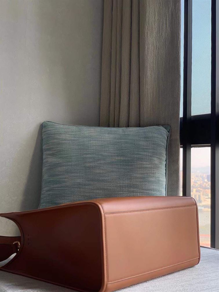 FENDI SUNSHINE MEDIUM BROWN LEATHER SHOPPER