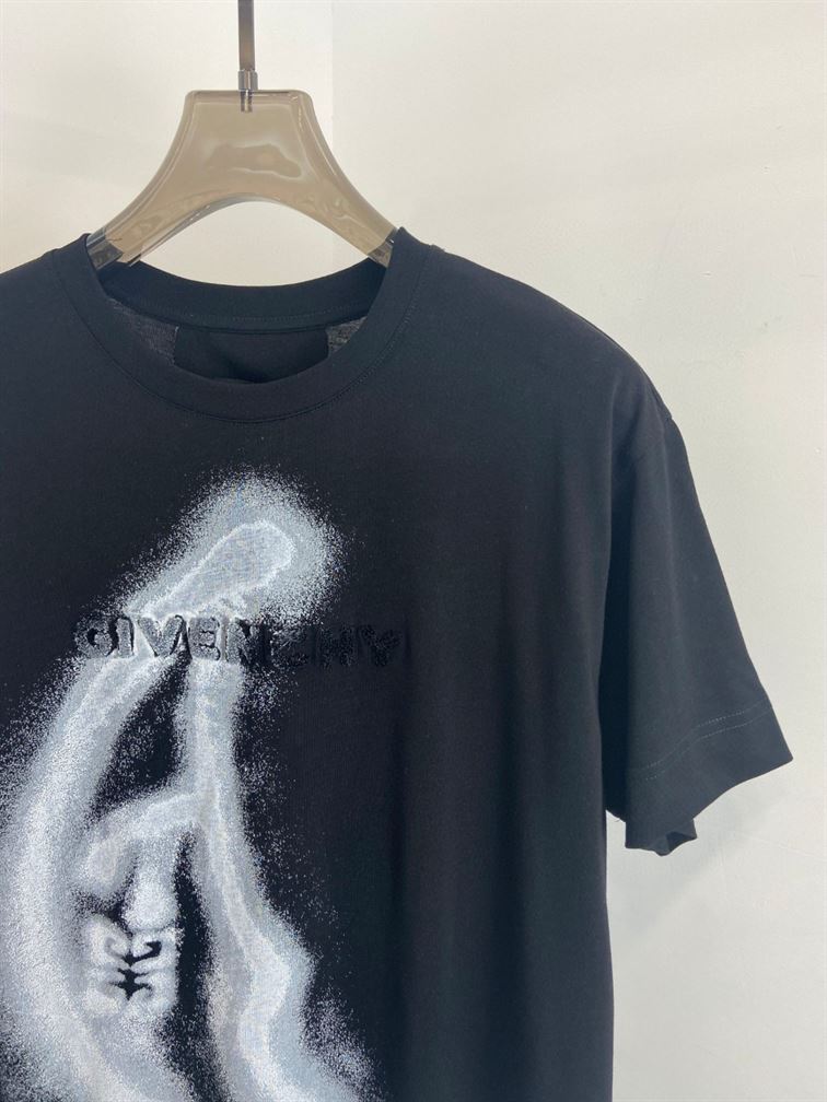GIVENCHY 4G T-SHIRT WITH TAG EFFECT MOON PRINT IN BLACK - GTS011