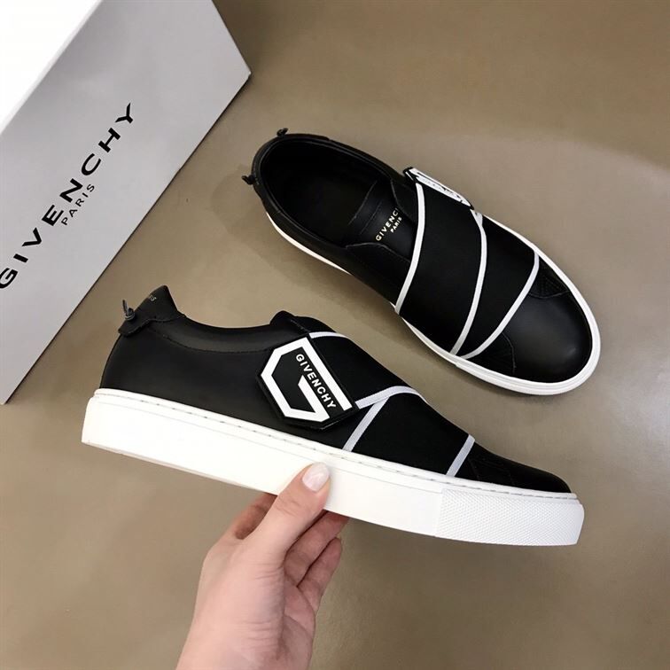 GIVENCHY ELASTICATED LOGO STRAP SNEAKERS - GVC005