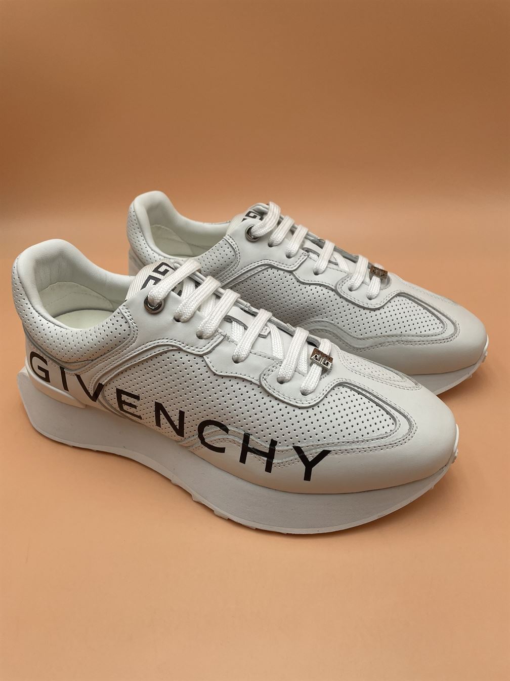 GIVENCHY RUNNER SNEAKERS IN PERFORATED LEATHER - GVC006