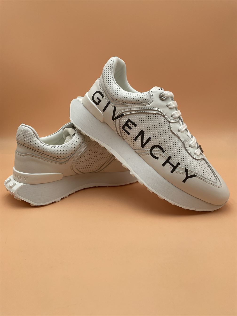 GIVENCHY RUNNER SNEAKERS IN PERFORATED LEATHER - GVC006