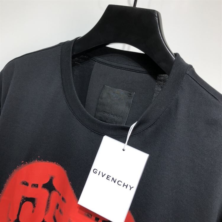 GIVENCHY SLIM FIT T-SHIRT IN JERSEY WITH TAG EFFECT PRINT - GTS002