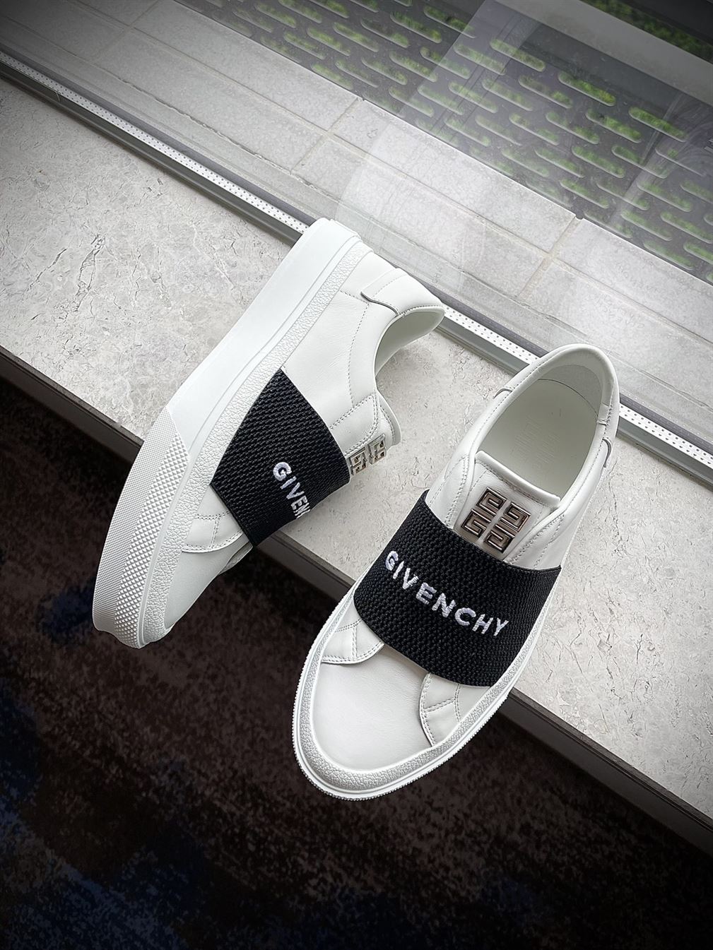 GIVENCHY SNEAKERS WITH ELASTIC BAND - GVC001