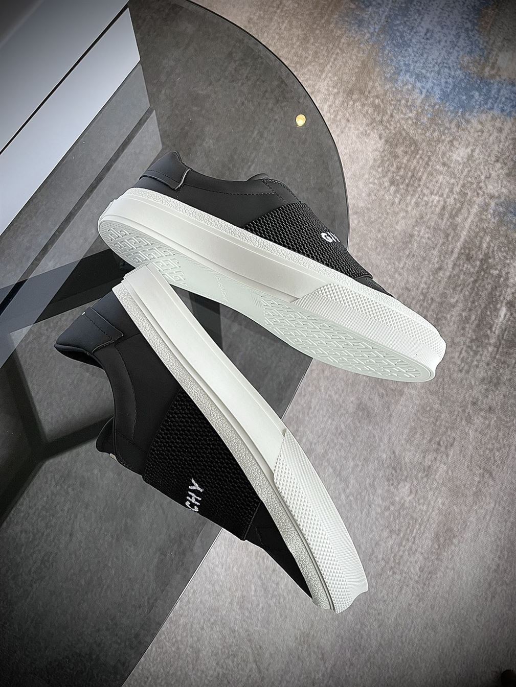 GIVENCHY SNEAKERS WITH ELASTIC BAND - GVC002