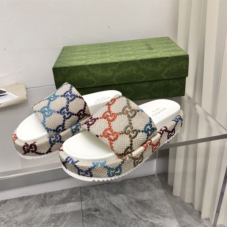 GUCCI ANGELINA EMBROIDERED LOGO PLATFORM SLIDE SANDAL - GSL026