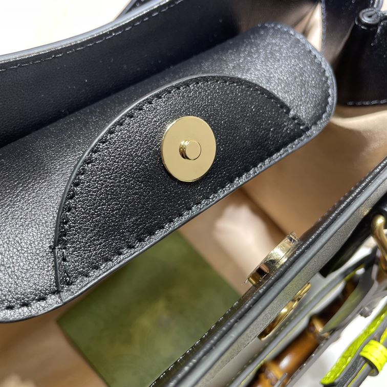 GUCCI DIANA SMALL NOTE BAG IN BLACK LEATHER