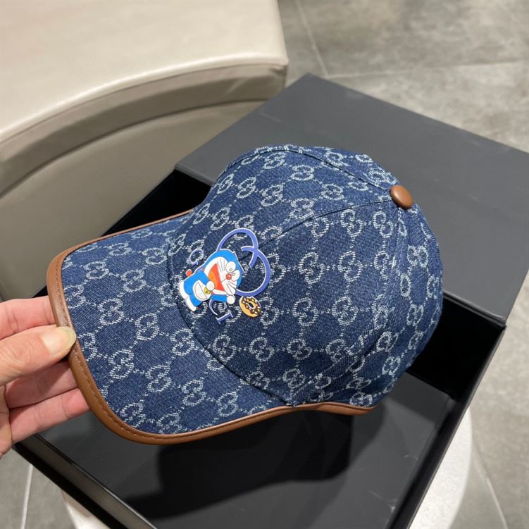 GUCCI GG CANVAS BASEBALL HAT