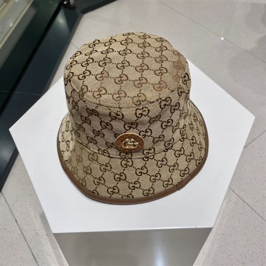 GUCCI GG CANVAS BUCKET HAT
