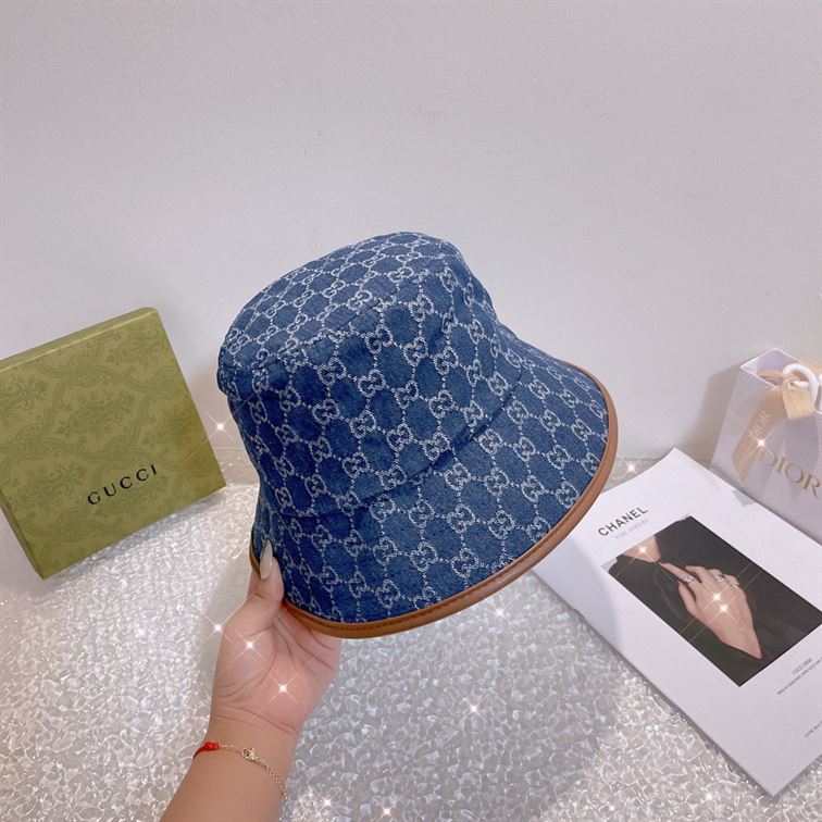 GUCCI GG CANVAS BUCKET HAT