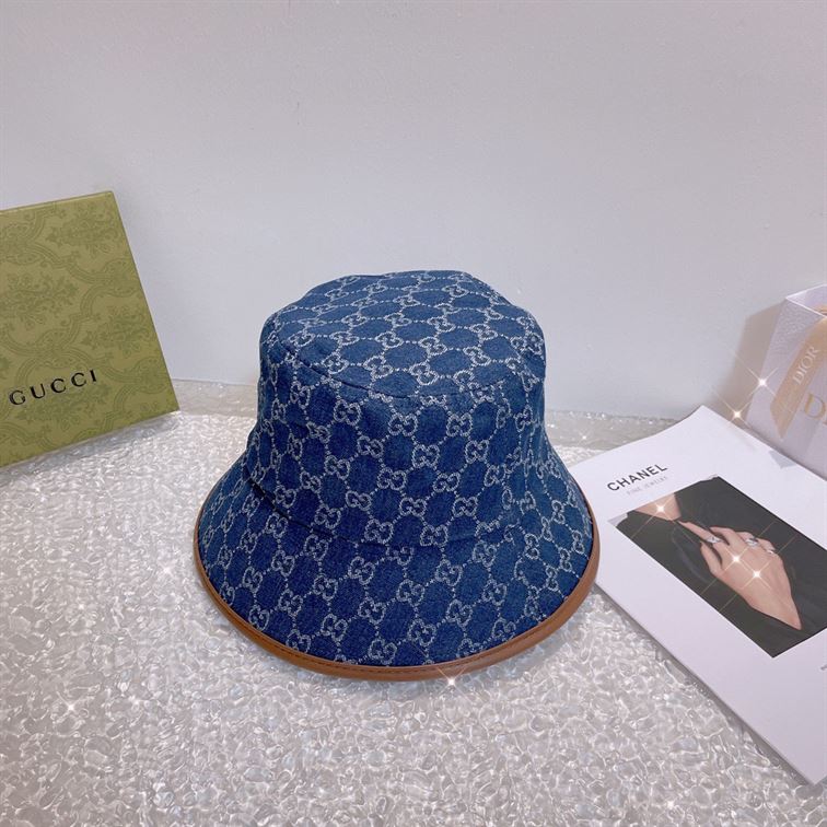 GUCCI GG CANVAS BUCKET HAT