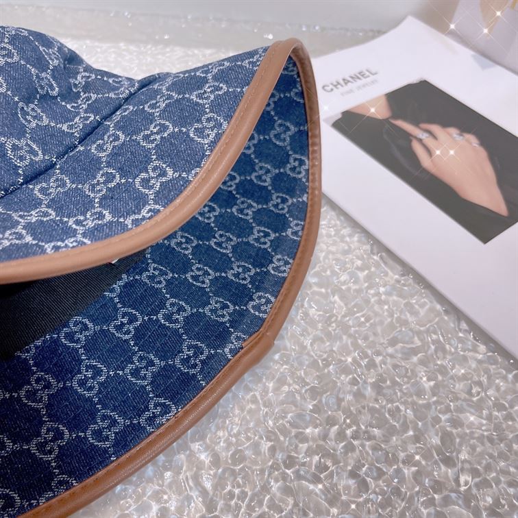 GUCCI GG CANVAS BUCKET HAT