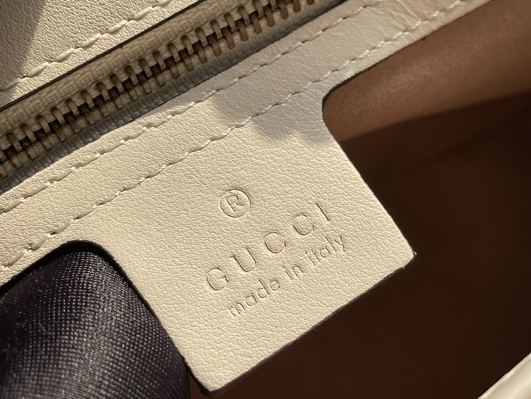 GUCCI GG MARMONT SMALL SHOULDER BAG IN WHITE LEATHER