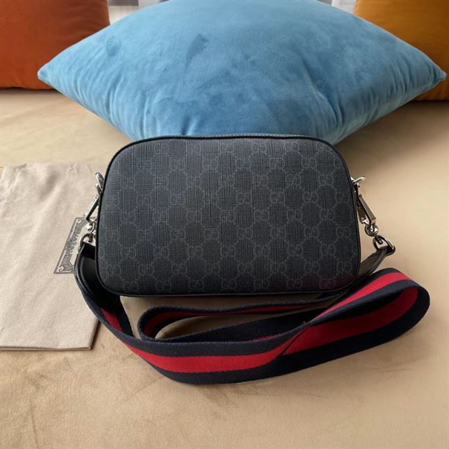 GUCCI GG SUPREME CANVAS SHOULDER BAG - BG047
