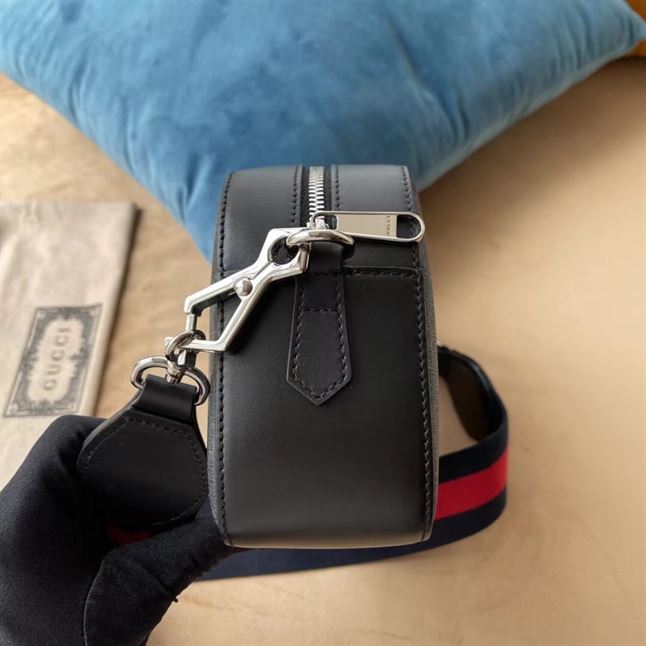 GUCCI GG SUPREME CANVAS SHOULDER BAG - BG047