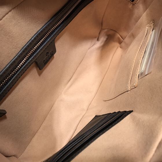 GUCCI GG SUPREME CLUTCH - BG028