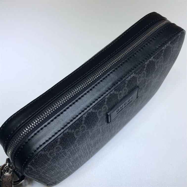 GUCCI GG SUPREME CLUTCH - BG029