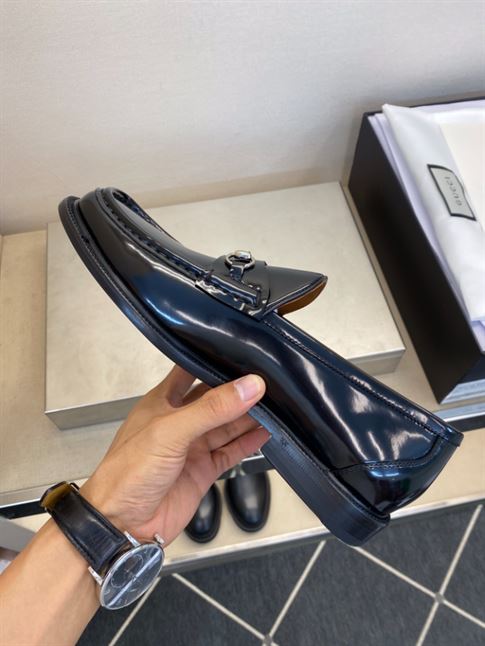 GUCCI HORSEBIT LEATHER LOAFER - GL044