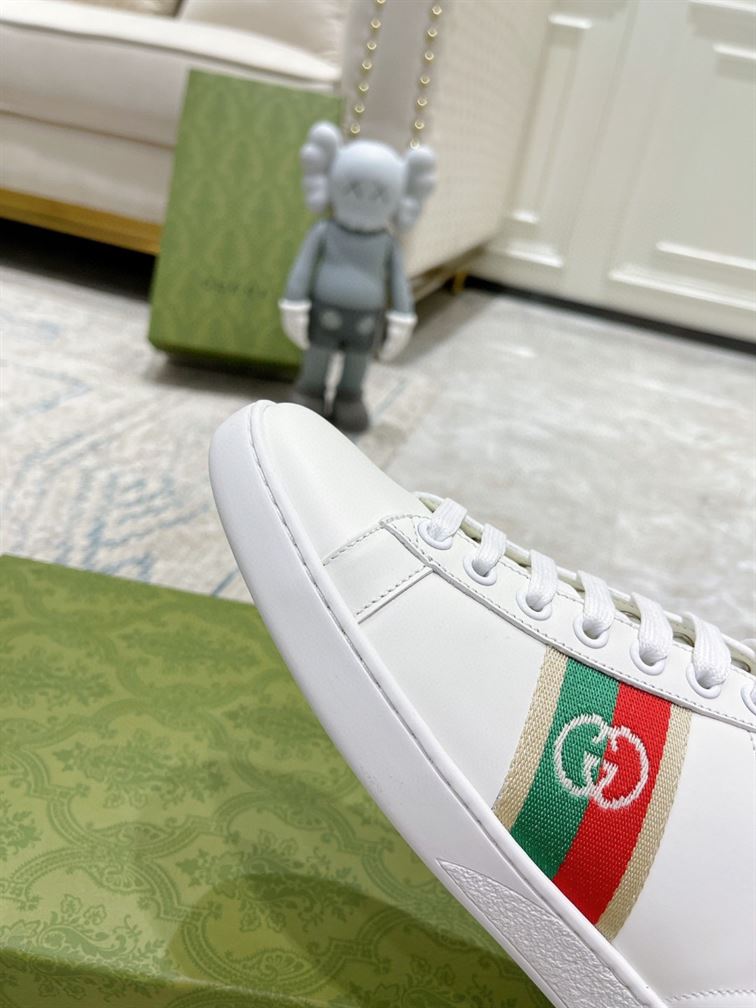 GUCCI INTERLOCKING G SNEAKERS - GCC092