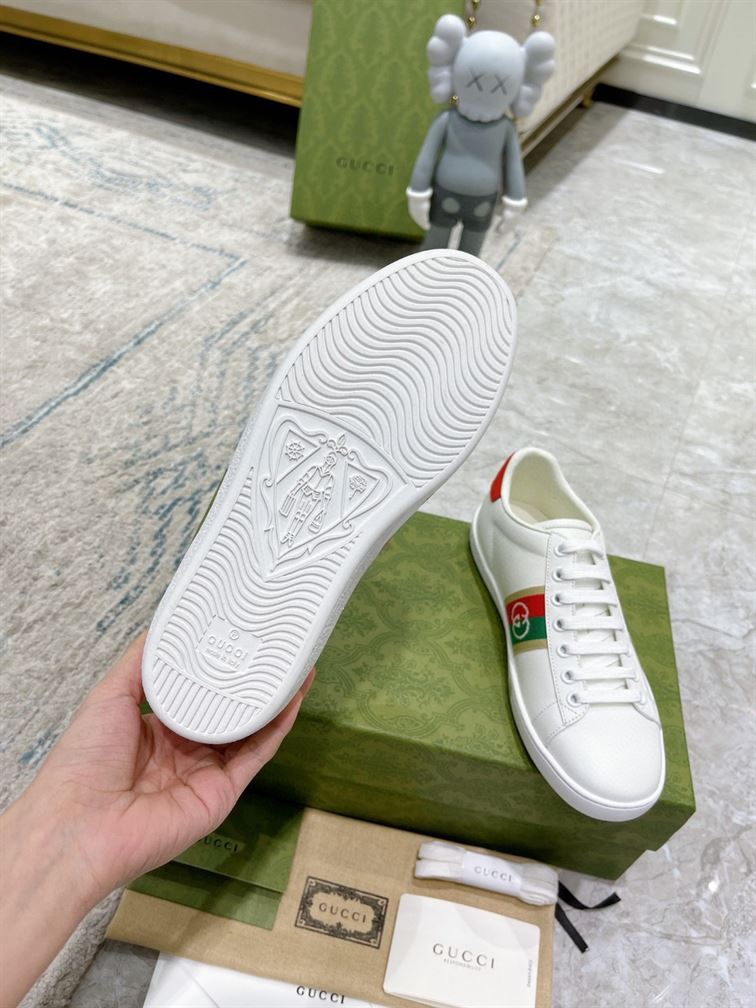 GUCCI INTERLOCKING G SNEAKERS - GCC092