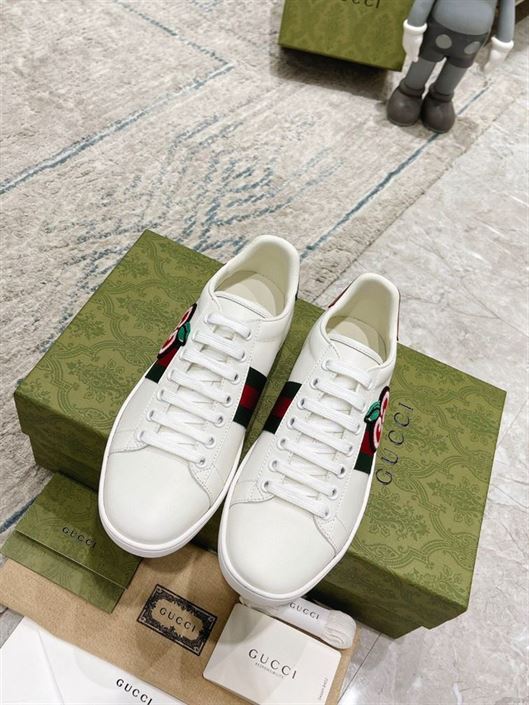 GUCCI INTERLOCKING G SNEAKERS - GCC094