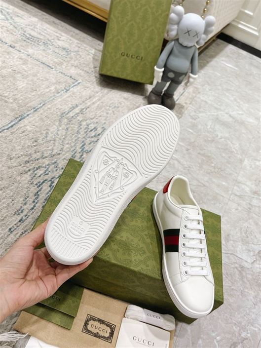 GUCCI INTERLOCKING G SNEAKERS - GCC094