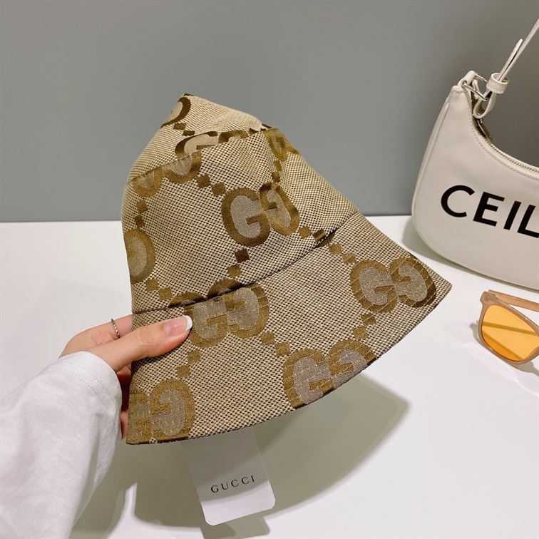 GUCCI JUMBO GG CANVAS BUCKET HAT
