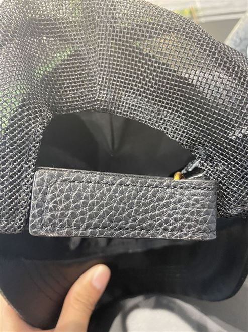 GUCCI LOGO LEATHER CAP IN BLACK