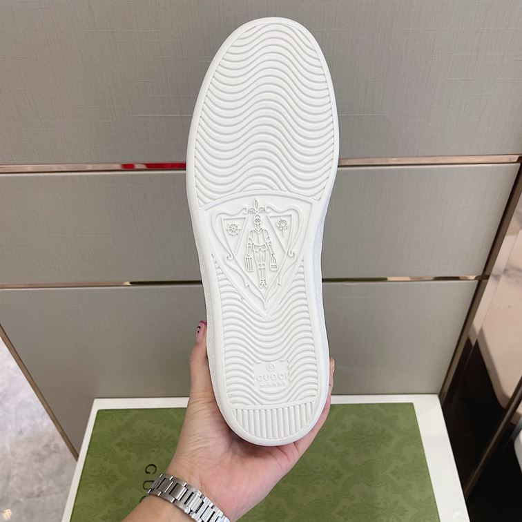 GUCCI MEN'S GG SNEAKER - GCC036