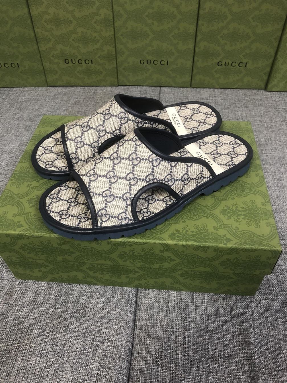 GUCCI MEN'S GG SUPREME SLIDE SANDAL - GSL034