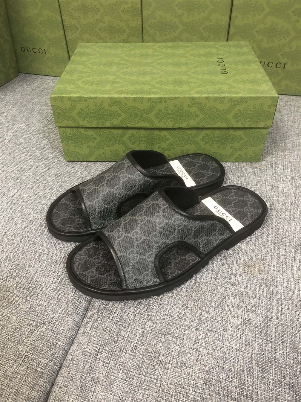 GUCCI MEN'S GG SUPREME SLIDE SANDAL - GSL035