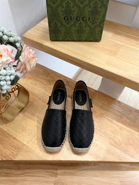 GUCCI PILAR LOGO-EMBOSSED LEATHER ESPADRILLES IN BLACK - GL031