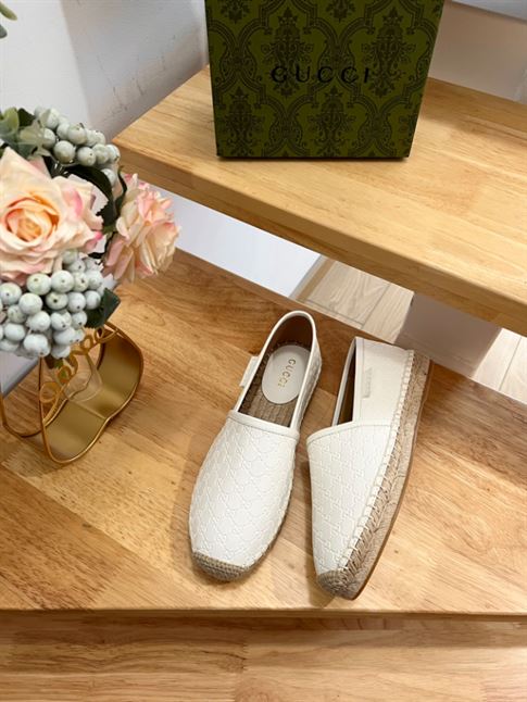 GUCCI PILAR LOGO-EMBOSSED LEATHER ESPADRILLES IN WHITE - GL030