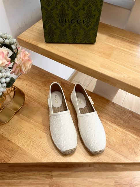 GUCCI PILAR LOGO-EMBOSSED LEATHER ESPADRILLES IN WHITE - GL030