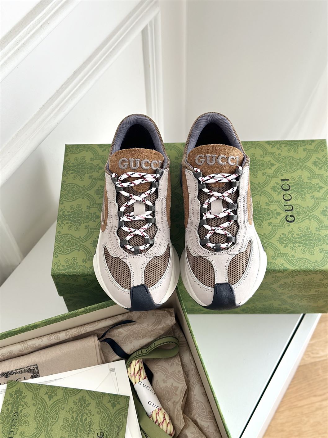 GUCCI RUN SNEAKER LIGHT GREY SUEDE - GCC115