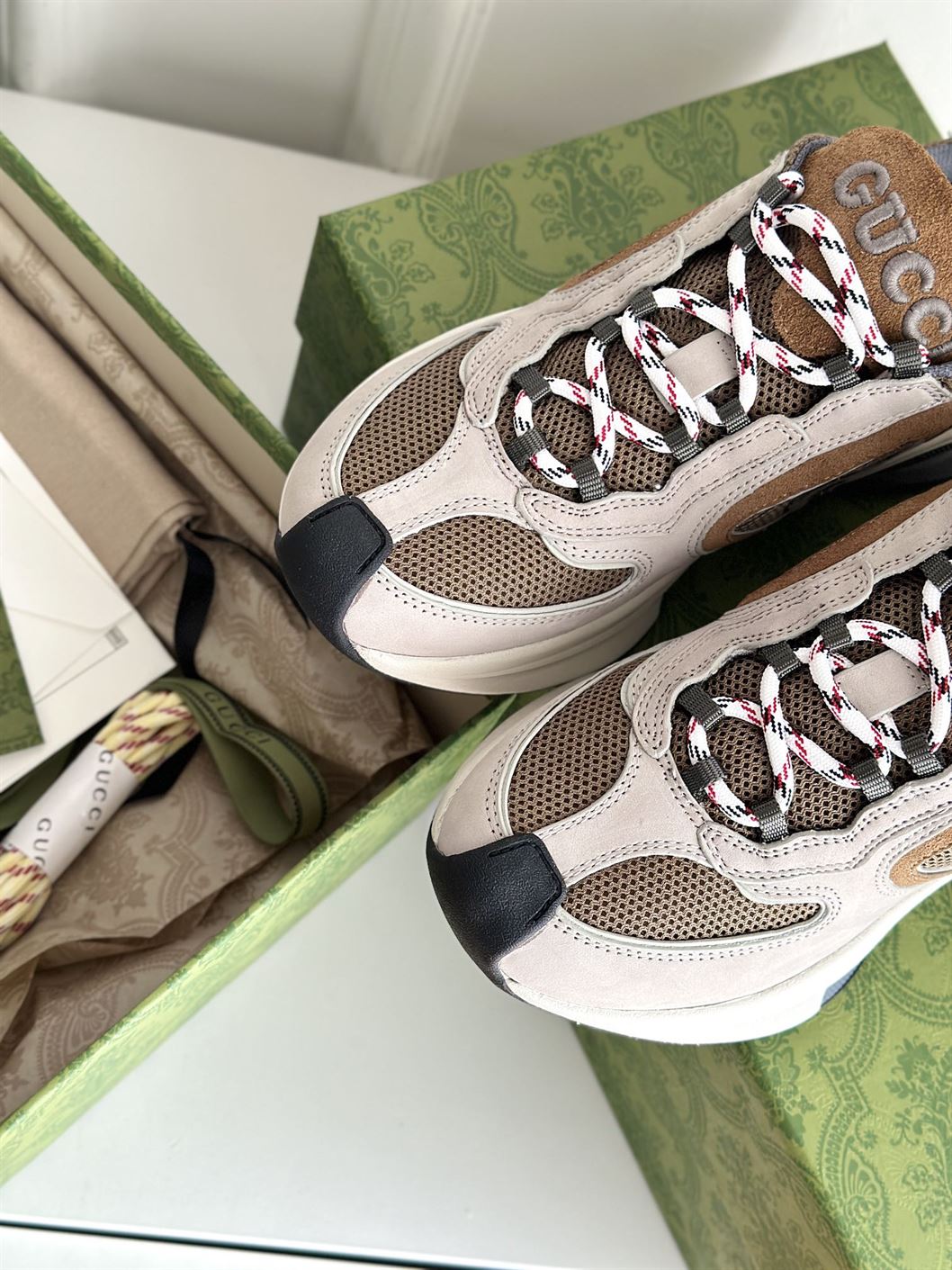 GUCCI RUN SNEAKER LIGHT GREY SUEDE - GCC115