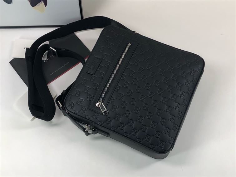 GUCCI SIGNATURE LEATHER FLAT MESSENGER - BG044