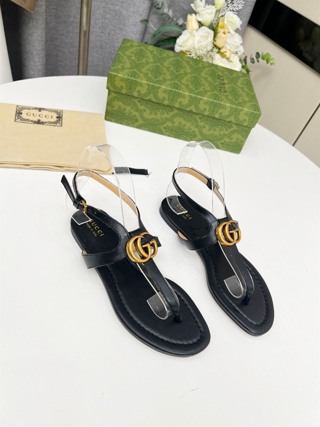 GUCCI WOMEN'S DOUBLE G THONG SANDAL BLACK LEATHER - GSL021