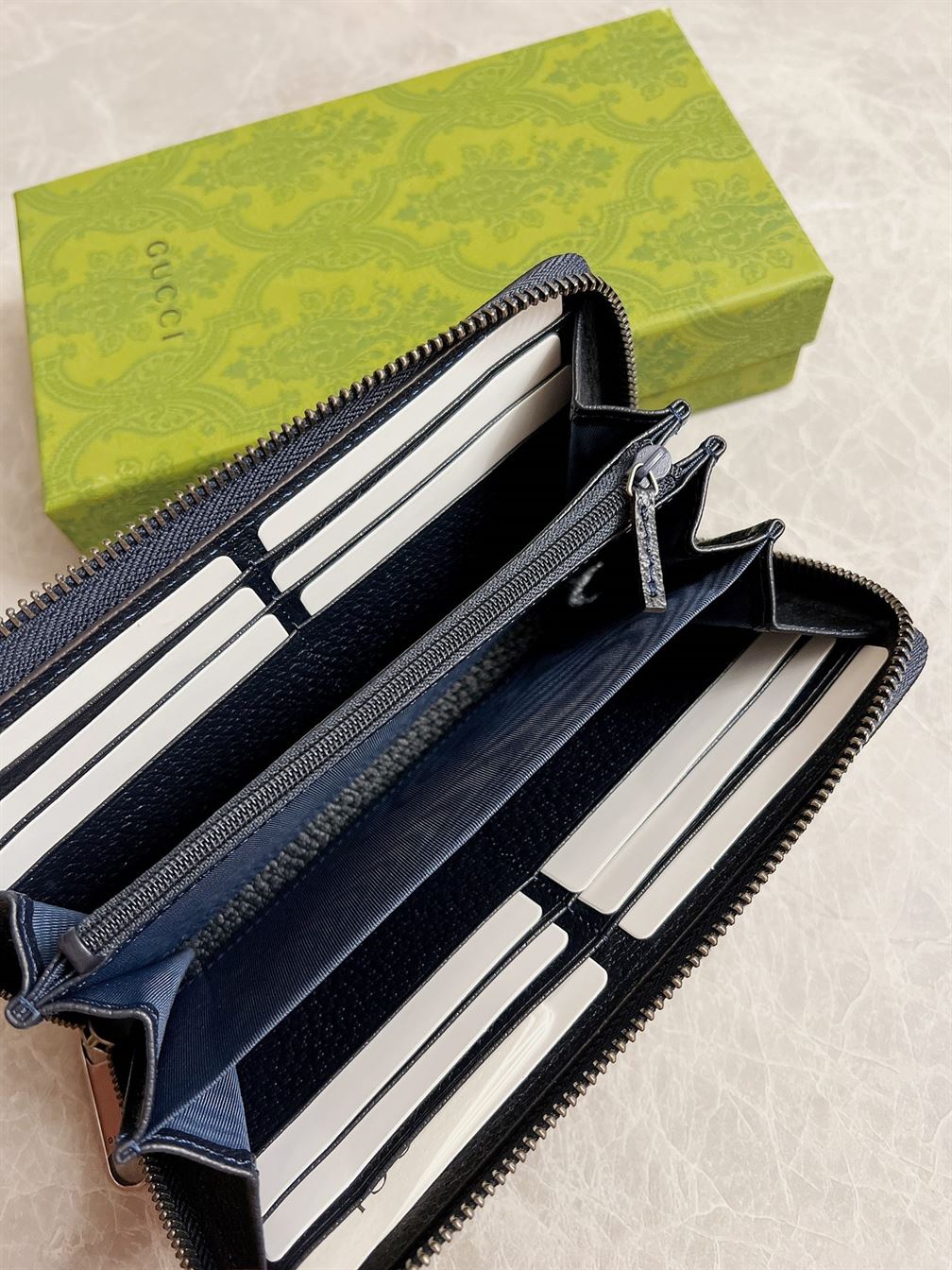 GUCCI ZIP AROUND WALLET WITH INTERLOCKING G