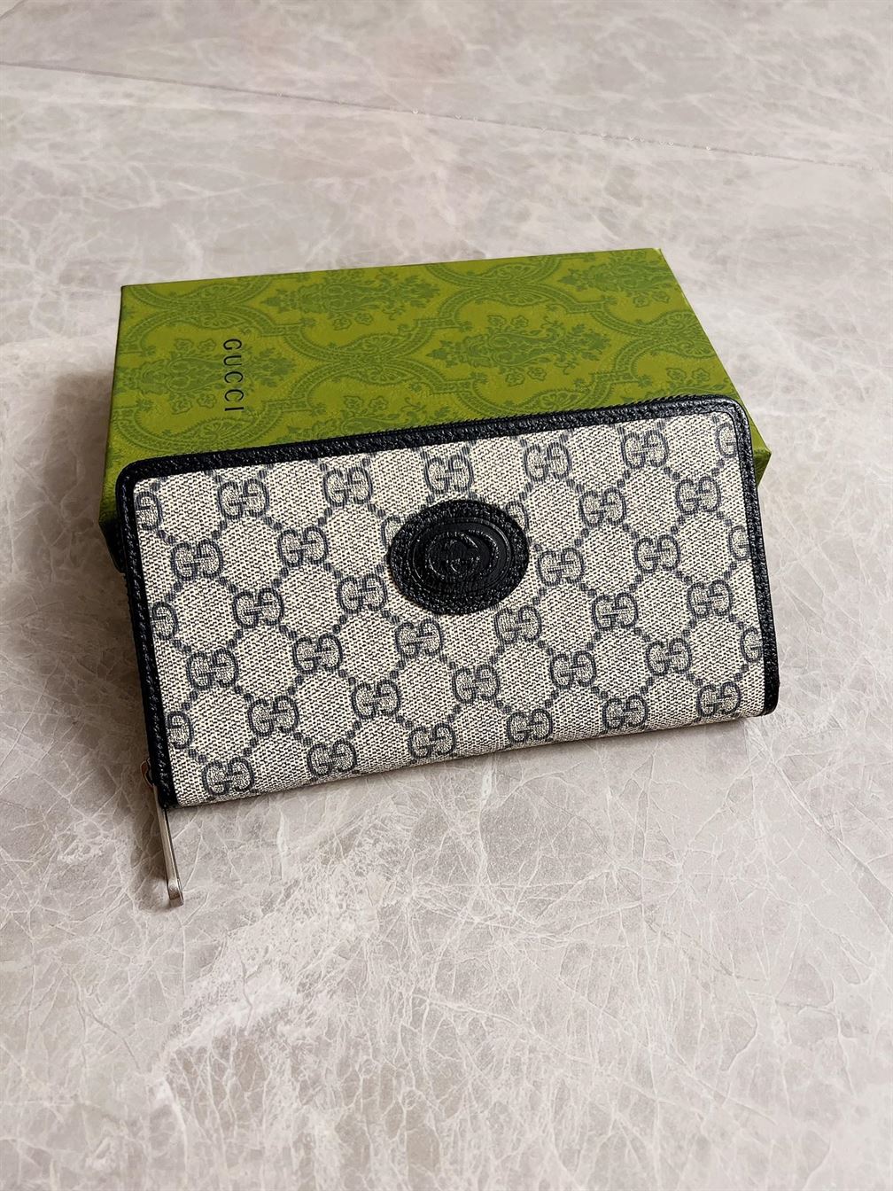 GUCCI ZIP AROUND WALLET WITH INTERLOCKING G