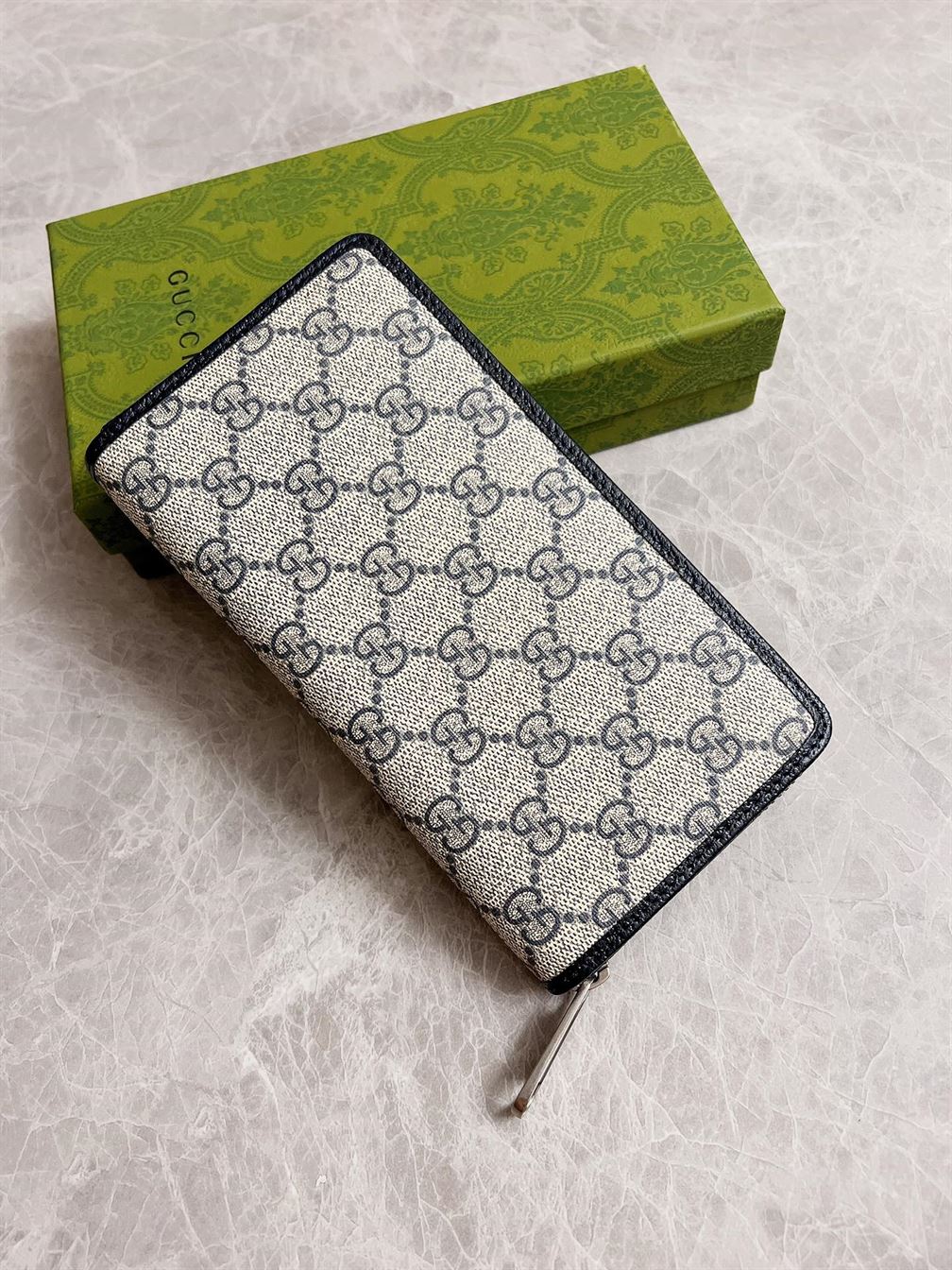 GUCCI ZIP AROUND WALLET WITH INTERLOCKING G