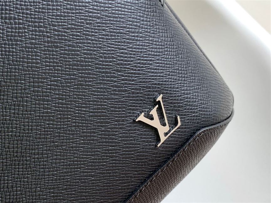 LOUIS VUITTON AVENUE SLING BAG TAIGA - LVB030