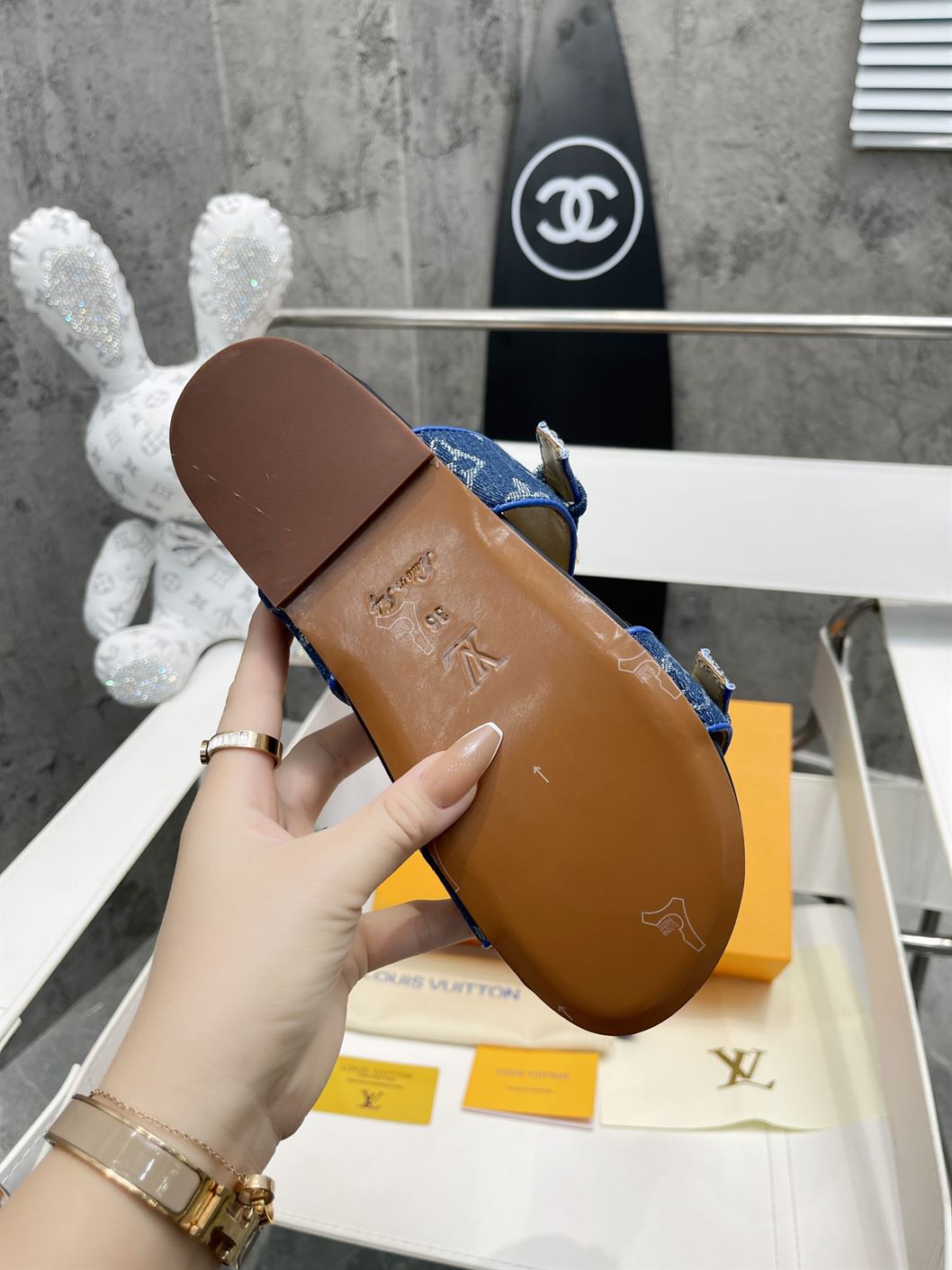 LOUIS VUITTON BOM DIA FLAT MULE - LVSD036